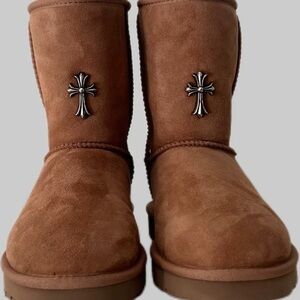 ⚠️CUSTOM⚠️ UGGS boot, with Chrome Hearts details. All sizes